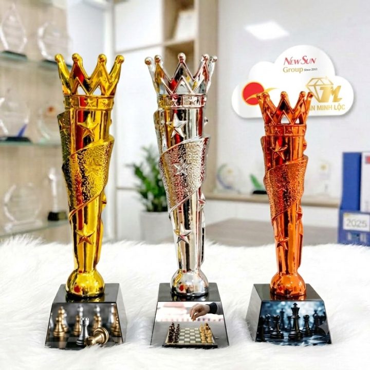 cup co vua luu niem ma vang bac dong