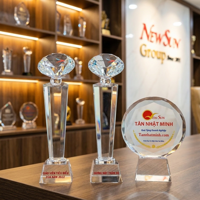 mẫu cúp pha lê kim cương