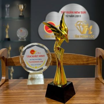 cúp lưu niệm vinh danh si mạ vàng đại bàng