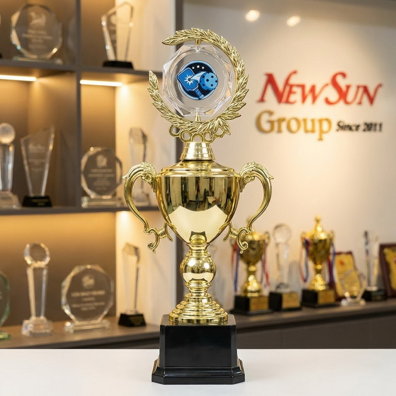 cúp nhựa lưu niệm