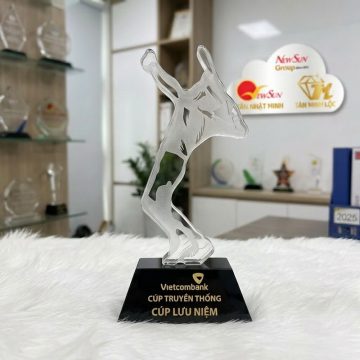 cup tennis dep hinh nguoi