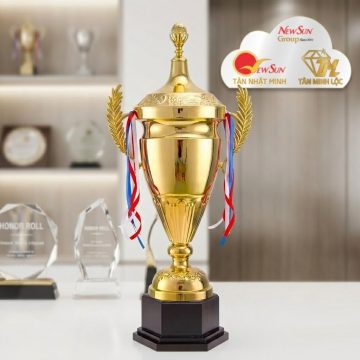 cup the thao kim loai mau tron vip tai nguyet que
