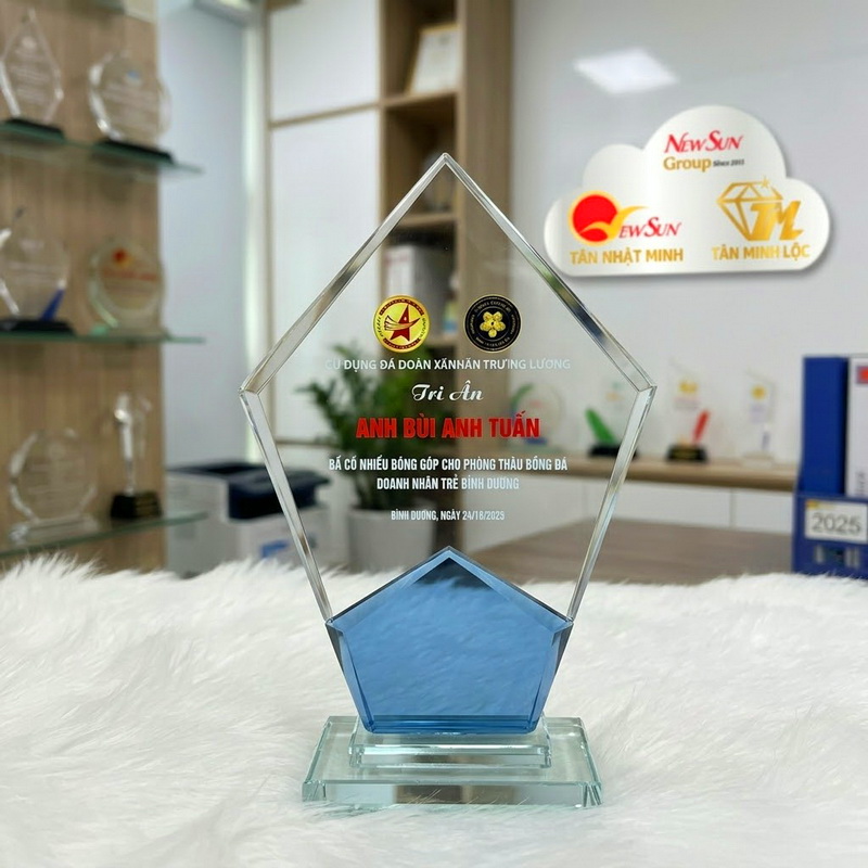 ky niem chuong thuy tinh nhọn 2 lop