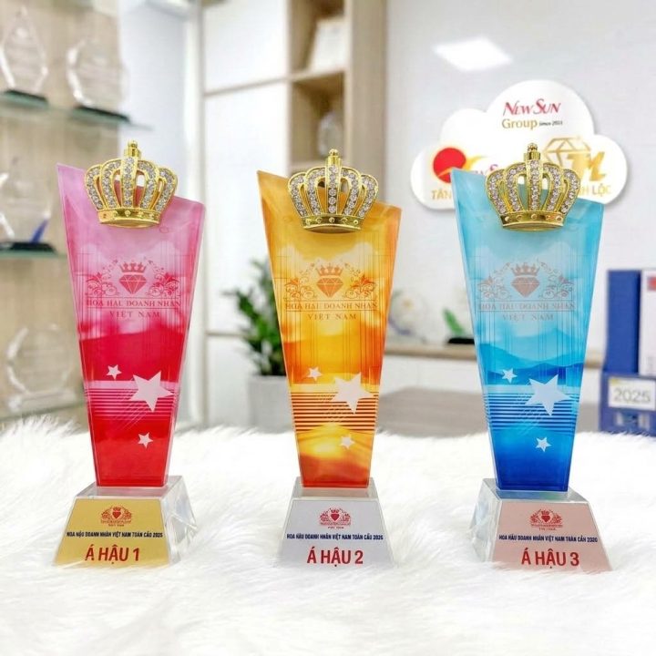 cup hoa hau doanh nhan 2016