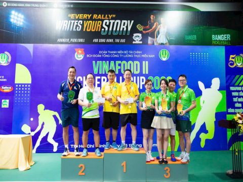 cup ky niem chuong Tong cong ty Luong Thuc Mien Nam (2)