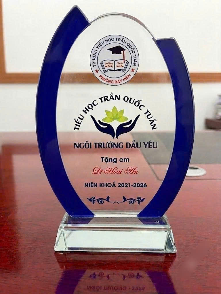 ky niem chuong Truong Tieu Hoc Tran Quoc Tuan