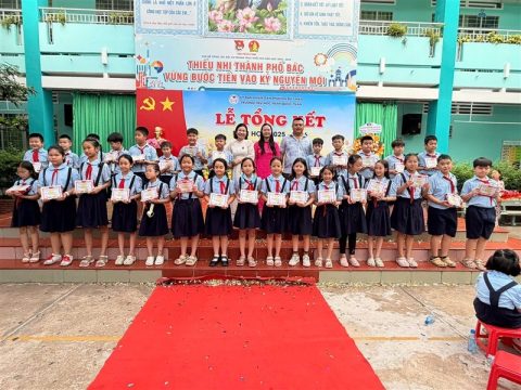 ky niem chuong truong Tran quoc tuan 2