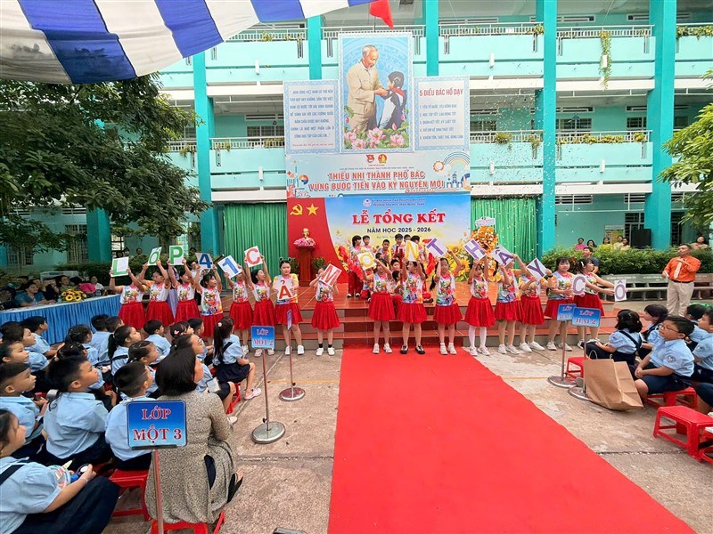 ky niem chuong truong Tran quoc tuan 3