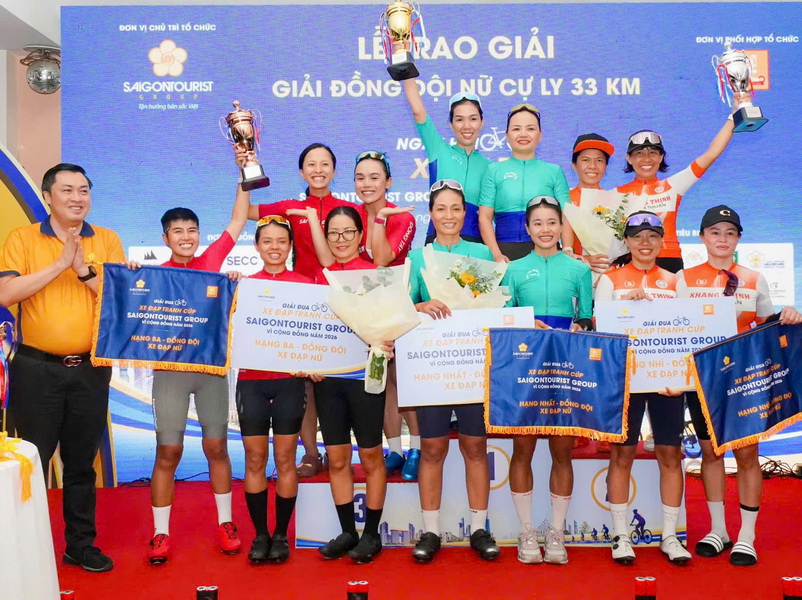 nhan cup the thao Saigon Tourist 2