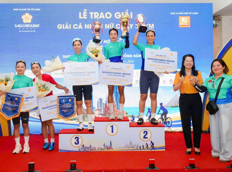 nhan cup the thao Saigon Tourist